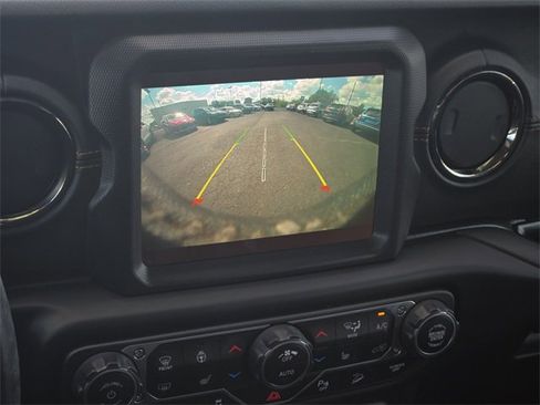 Used 2020 Jeep Wrangler Unlimited Sahara image 21