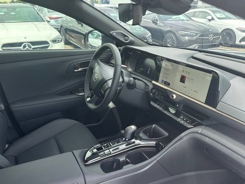 Used 2026 Toyota Crown Signia w/ Advanced Technology Package AWD/4WD image 7