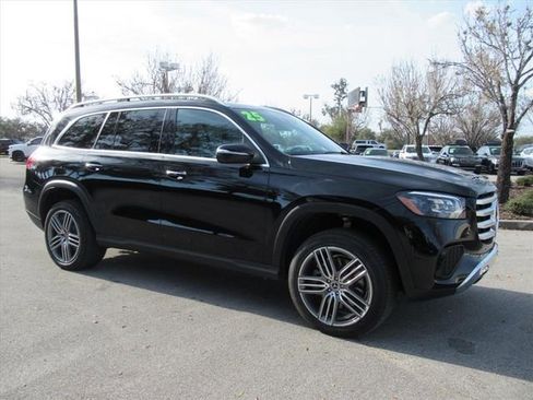 Used 2025 Mercedes-Benz GLS 450 4MATIC image 2