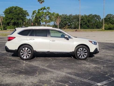 Used 2018 Subaru Outback 3.6R Touring w/ Popular Package #3 AWD/4WD image 4