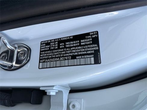 Used 2021 Porsche Macan image 36