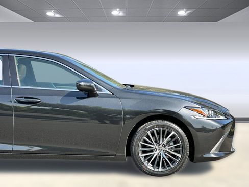Used 2025 Lexus ES 300h w/ Premium Package FWD image 34