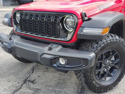 Used 2025 Jeep Wrangler Sport AWD/4WD image 2