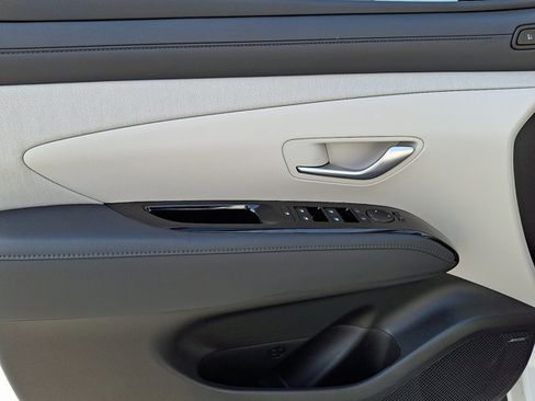 Certified 2025 Hyundai Tucson Limited AWD/4WD image 12