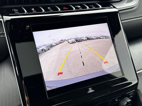 New 2025 Jeep Grand Cherokee L Laredo image 18