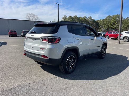 Used 2025 Jeep Compass Trailhawk AWD/4WD image 5