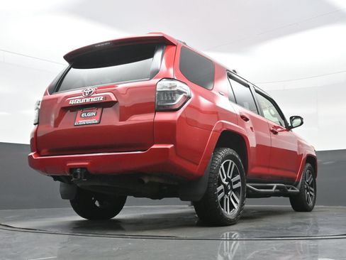 Used 2022 Toyota 4Runner SR5 AWD/4WD image 33