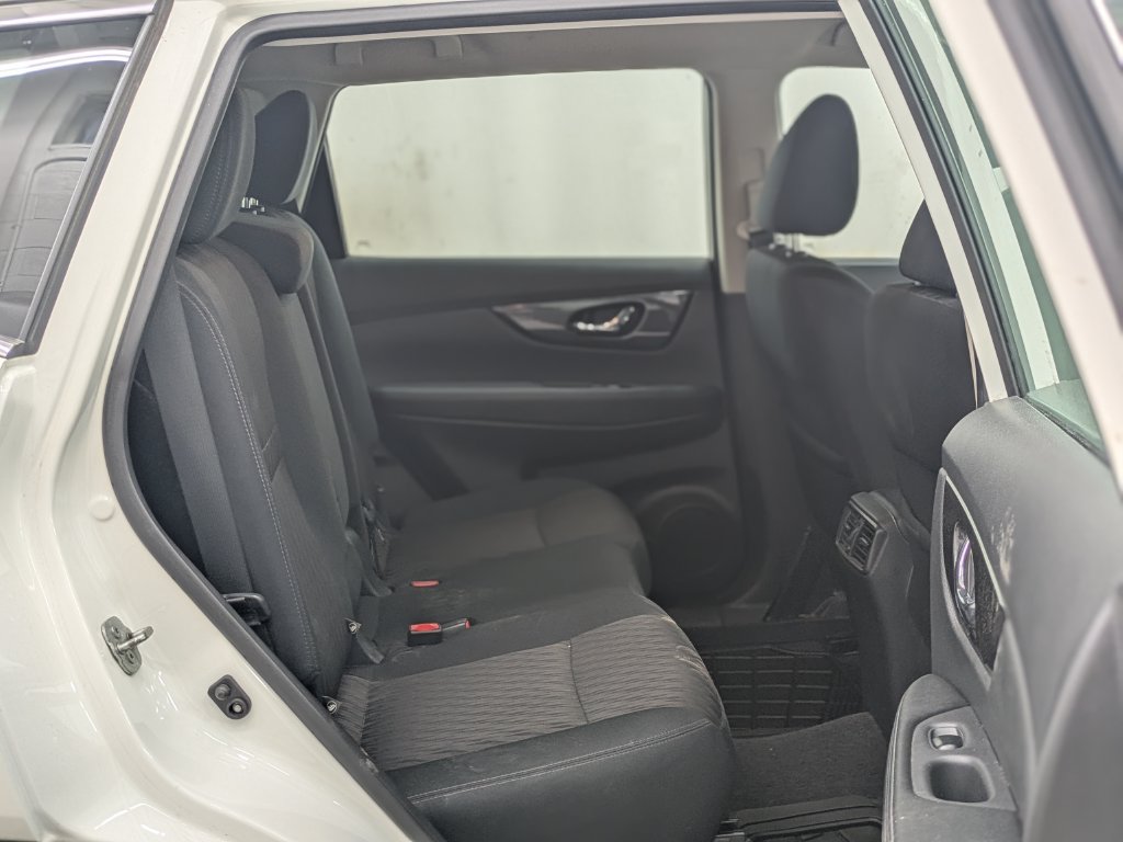 Used 2018 Nissan Rogue SV FWD image 17