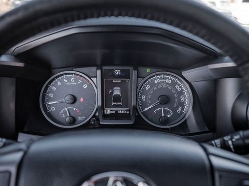 Used 2018 Toyota Tacoma TRD Off-Road image 30