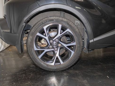 Used 2020 Toyota C-HR XLE FWD image 7