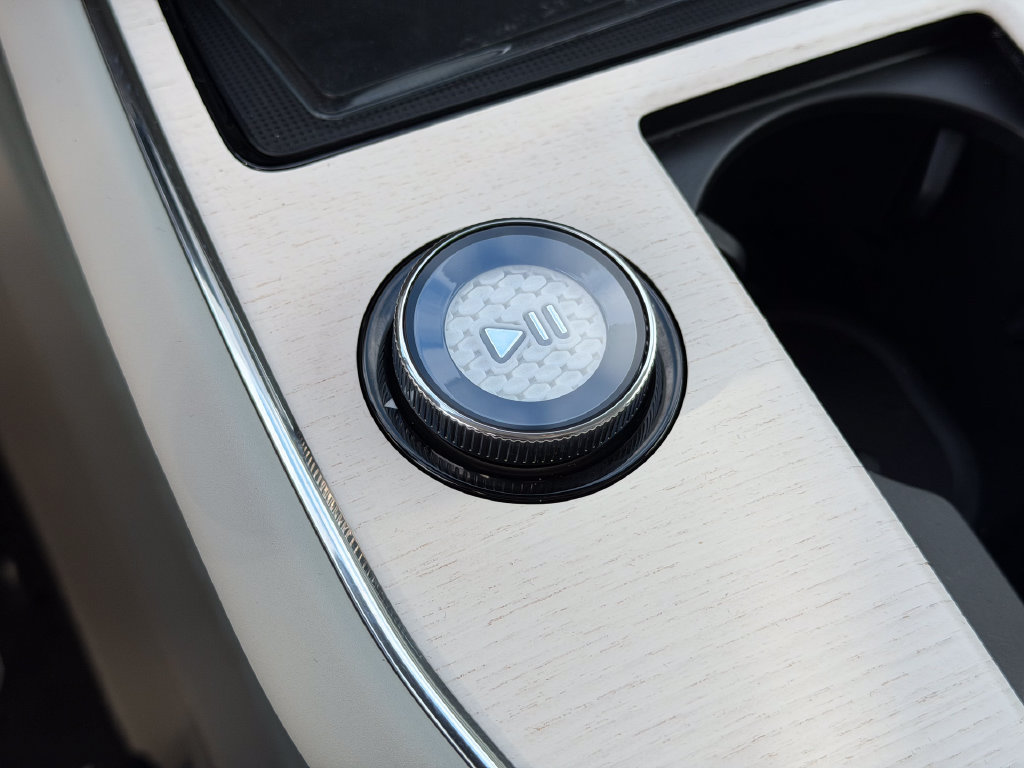 Certified 2025 Volvo EX90 Plus AWD/4WD image 35
