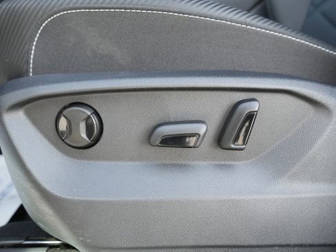 Used 2025 Volkswagen Atlas Cross Sport SE image 24