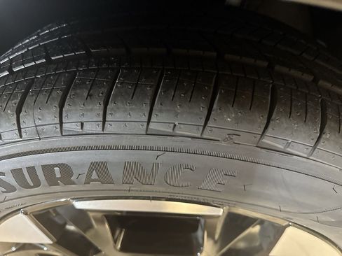 New 2026 Kia Carnival EX image 11