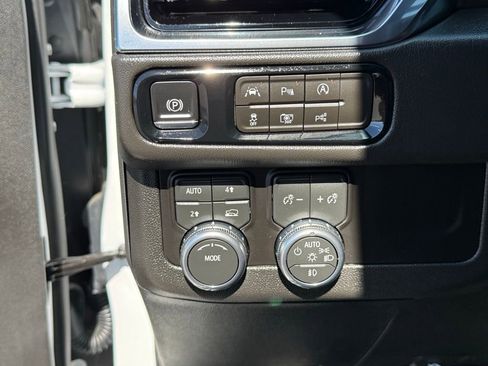 Used 2026 GMC Yukon XL Denali w/ Sun & Power Step Package AWD/4WD image 33