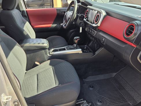 Certified 2021 Toyota Tacoma SR5 image 11