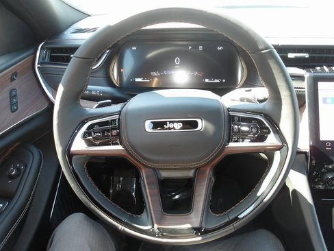 New 2025 Jeep Grand Cherokee L Summit w/ Luxury Tech Group V image 15