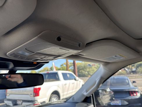 Used 2023 Ford Expedition Limited image 32