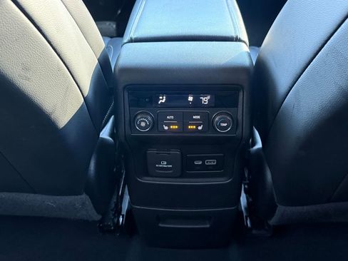 Used 2022 GMC Acadia SLT image 31