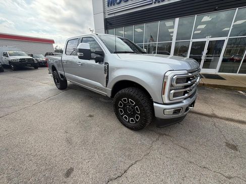 Used 2024 Ford F250 Platinum image 2