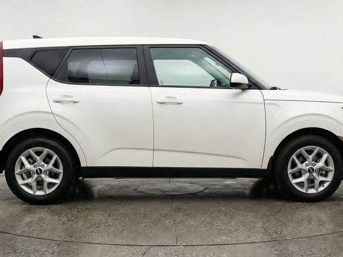 Used 2025 Kia Soul LX w/ LX Technology Package image 11