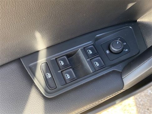 Used 2024 Volkswagen Tiguan S image 20