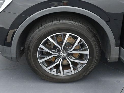 Used 2020 Volkswagen Tiguan SE w/ Panoramic Sunroof Package FWD image 33
