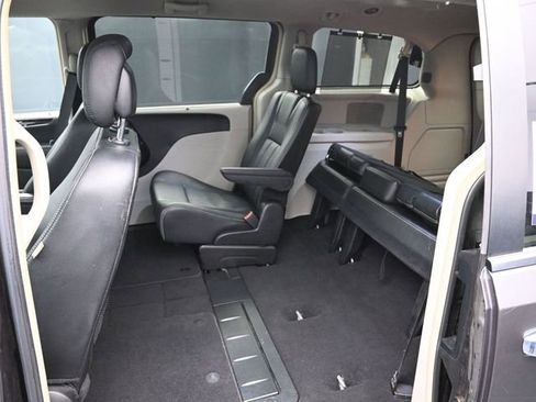 Used 2016 Chrysler Town & Country Touring-L w/ Driver Convenience Group image 30