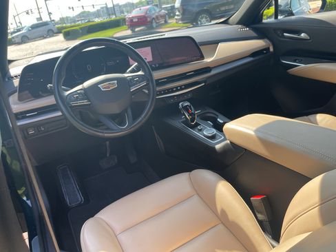Used 2024 Cadillac XT4 Luxury w/ Cold Weather Package AWD/4WD image 29