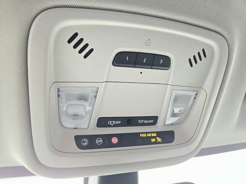 Used 2020 Chevrolet Traverse LT FWD image 29