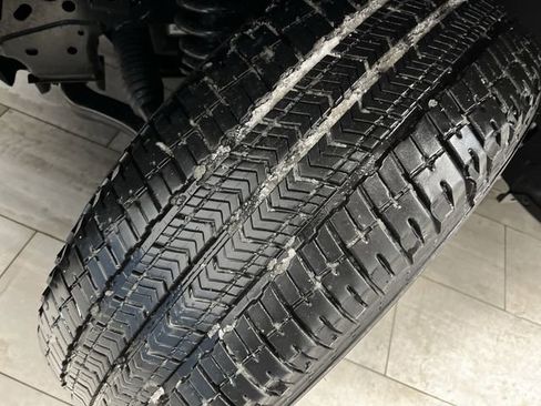 Used 2025 Ford F150 Lightning XLT image 40