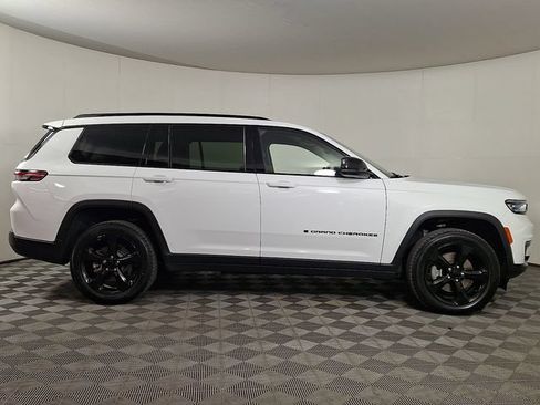 Used 2023 Jeep Grand Cherokee L Limited w/ Black Appearance Package AWD/4WD image 7