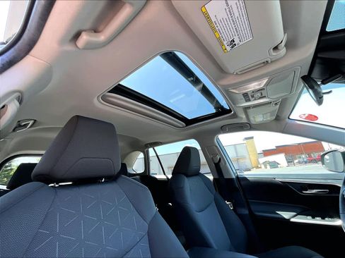 Used 2022 Toyota RAV4 XLE w/ Convenience Package FWD image 24