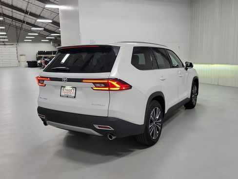 Certified 2024 Toyota Grand Highlander AWD Hybrid image 4