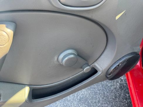 Used 1997 Geo Metro Hatchback FWD image 11
