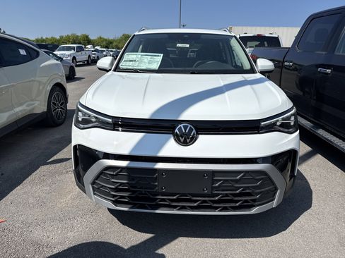 New 2025 Volkswagen Taos SE image 3