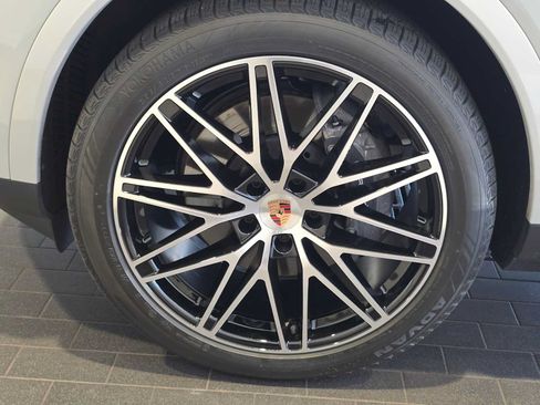 Used 2026 Porsche Cayenne Coupe AWD/4WD image 11