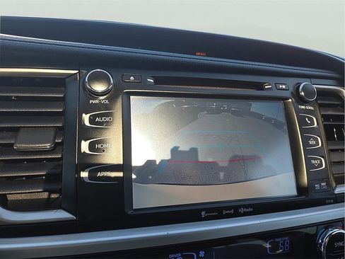 Used 2016 Toyota Highlander XLE image 14