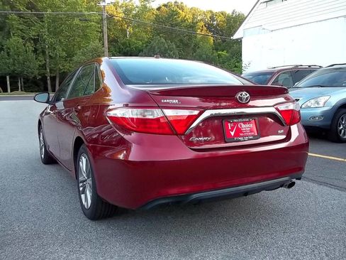 Used 2017 Toyota Camry SE w/ Moonroof Package FWD image 4