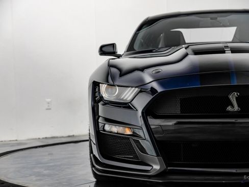 Used 2021 Ford Mustang Shelby GT500 w/ Carbon Fiber Track Pack image 30