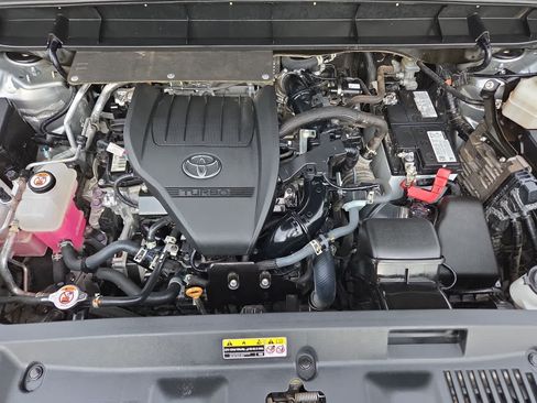 Used 2023 Toyota Highlander XLE FWD image 13