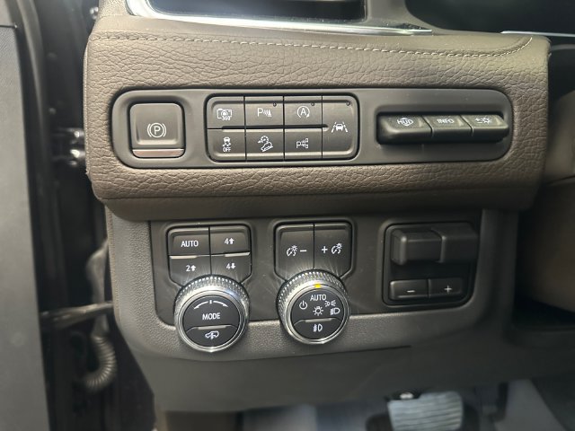 Used 2023 GMC Yukon Denali w/ Denali Reserve Package AWD/4WD image 35