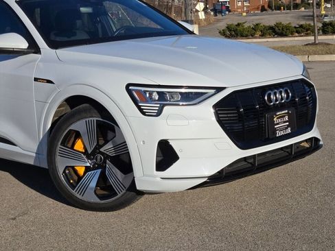 Used 2022 Audi e-tron Premium Plus w/ Premium Plus Package image 2