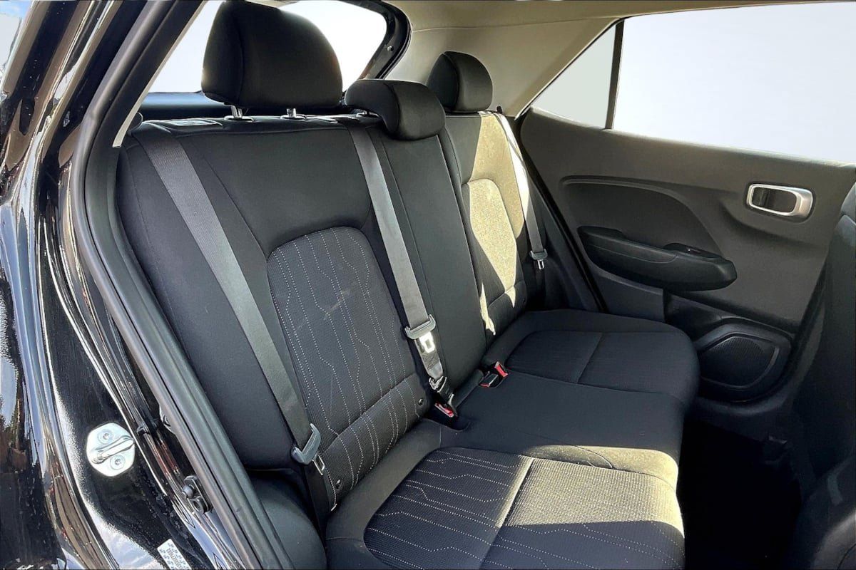 Used 2024 Hyundai Venue SE FWD image 27
