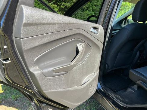 Used 2019 Ford Escape SE image 27