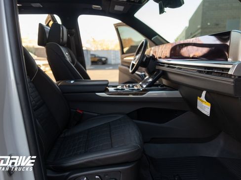 Used 2025 Cadillac Escalade Sport Platinum w/ LPO, ONYX Package image 14