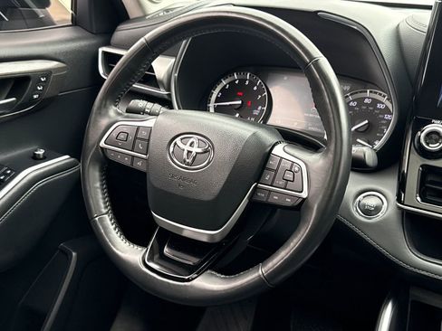 Used 2022 Toyota Highlander Platinum AWD/4WD image 23