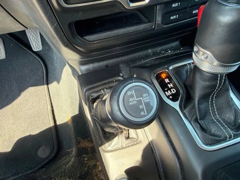 Used 2022 Jeep Wrangler Unlimited Sahara w/ Cold Weather Group AWD/4WD image 19