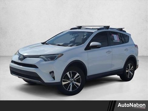 Used 2018 Toyota RAV4 XLE FWD image 1