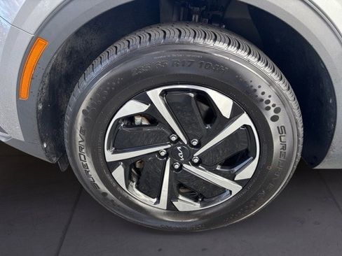 Used 2023 Kia Sportage LX image 9