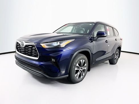 New 2026 Toyota Highlander XLE image 3